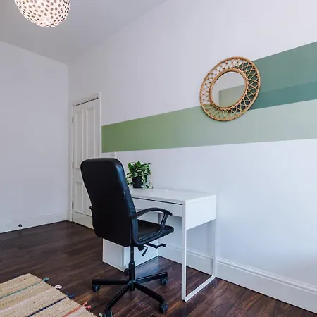 Spacious Centre Retreat In Centre *