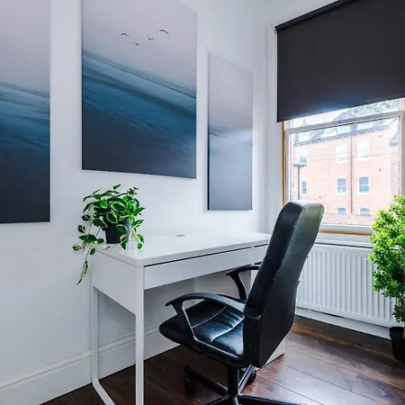 Spacious Centre Retreat In Centre Διαμέρισμα