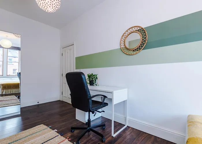 Spacious Centre Retreat In Centre *