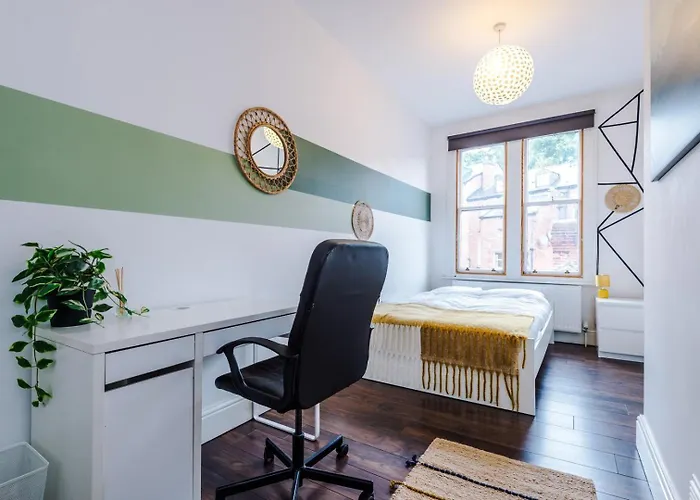 Spacious Centre Retreat In Centre