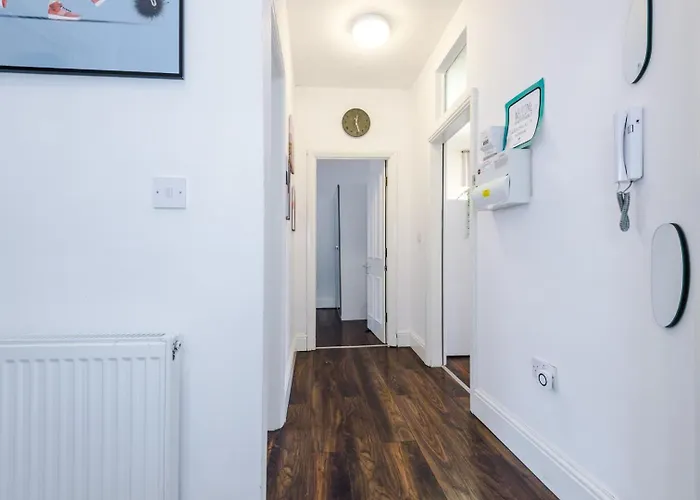 Spacious Centre Retreat In Centre