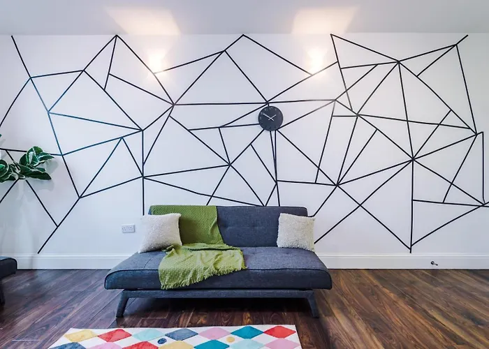 Spacious Centre Retreat In Centre Λιντς