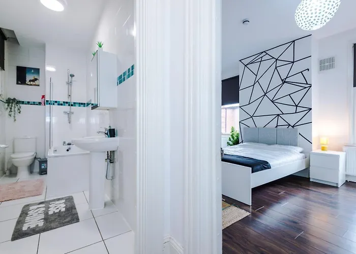 Spacious Centre Retreat In Centre Διαμέρισμα