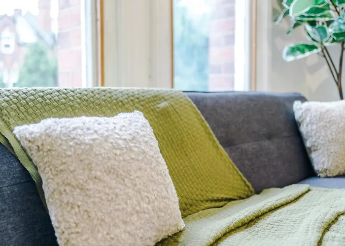 Spacious Centre Retreat In Centre