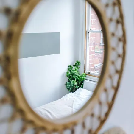 Spacious Centre Retreat In Centre Apartment Leeds (West Yorkshire)