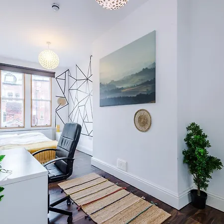 Spacious Centre Retreat In Centre * Leeds (West Yorkshire)