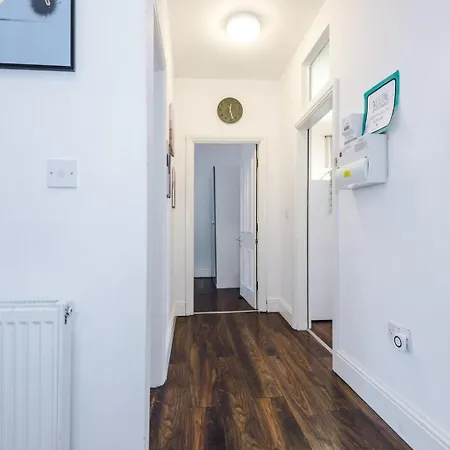 Spacious Centre Retreat In Centre