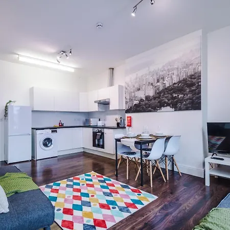 Spacious Centre Retreat In Centre