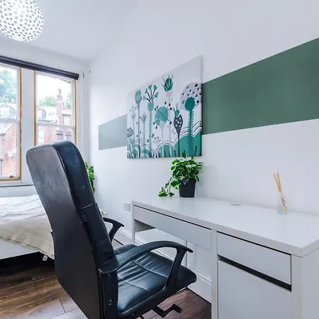 Spacious Centre Retreat In Centre * Leeds (West Yorkshire)