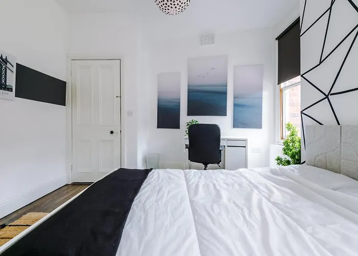 Spacious Centre Retreat In Centre Apartment