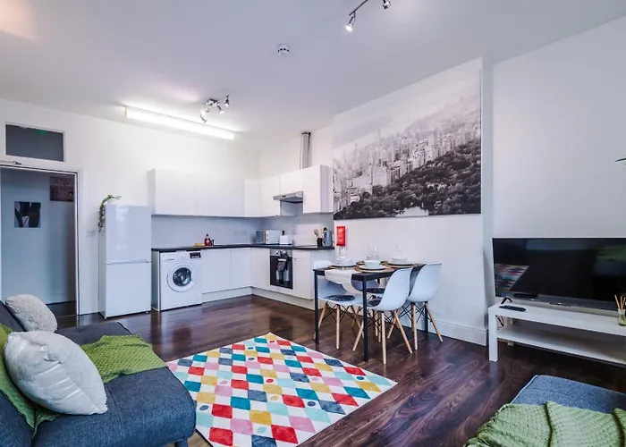 Spacious Centre Retreat In Centre